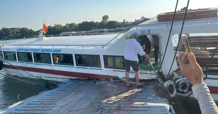 Three injured in An Giang tourist boat collision - 1