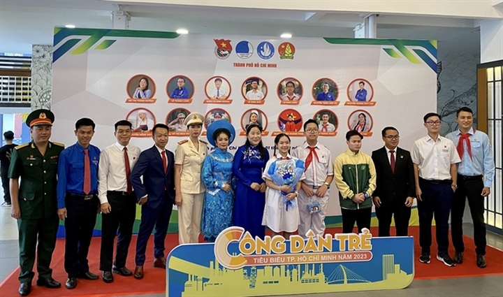 HCM City honours 14 outstanding young citizens in 2023 - 1