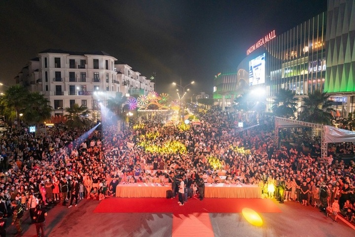 First nightlife area opened in Hanoi - 1 First nightlife area opened in Hanoi - 1
