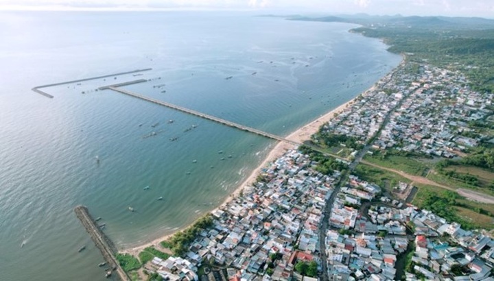 Phu Quoc removes fish cages around international cruise ship port project - 1