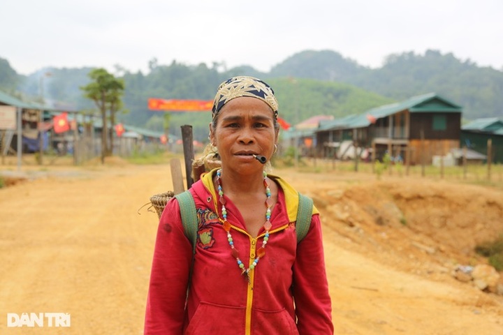 Bru-Van Kieu ethnic families enjoy better lives in new houses - 6 Bru-Van Kieu ethnic families enjoy better lives in new houses - 6