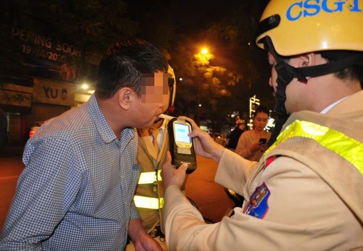 Hanoi sees sharp fall in traffic accidents following zero-tolerance alcohol policy - 1