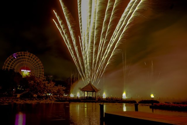 Fireworks light up HCM City sky on National Day - 1