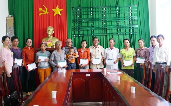 DTiNews readers support flood-hit households on Phu Quoc - 2 DTiNews readers support flood-hit households on Phu Quoc - 2