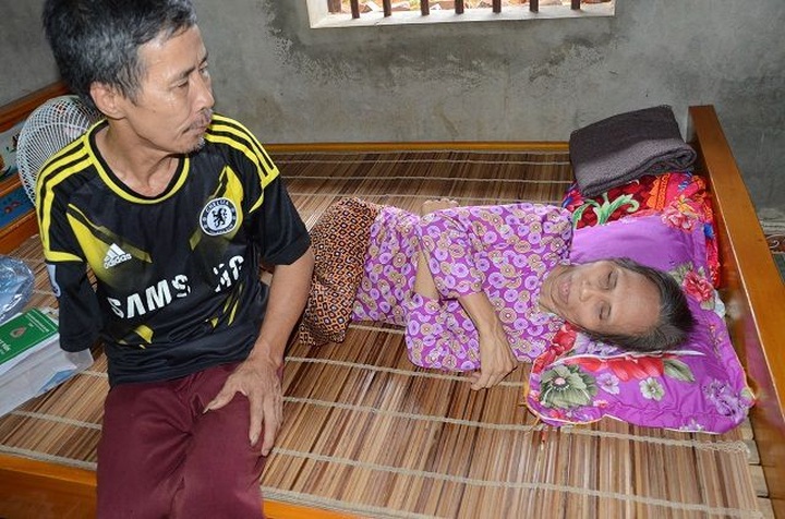 Disabled man takes care of paralysed sister in poverty - 1 Disabled man takes care of paralysed sister in poverty - 1