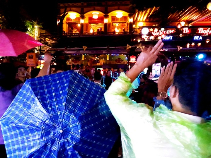 Thousands fill the streets to welcome New Year - 7 Thousands fill the streets to welcome New Year - 7