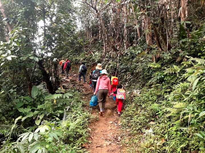 Students take long and difficult road to schools in the mountain - 2