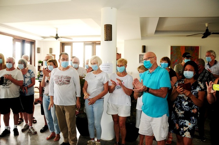 Tourists express thanks to Hoi An doctors after quarantine time - 1