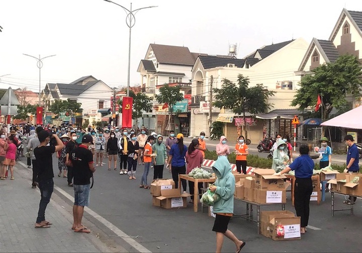 Residents prepare for Tet lockdown in Binh Duong - 1 Residents prepare for Tet lockdown in Binh Duong - 1