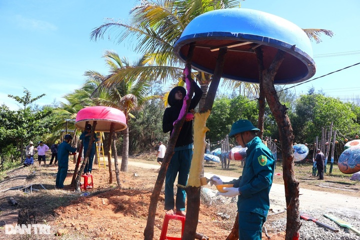 Murals added to Quang Nam fishing village - 2
