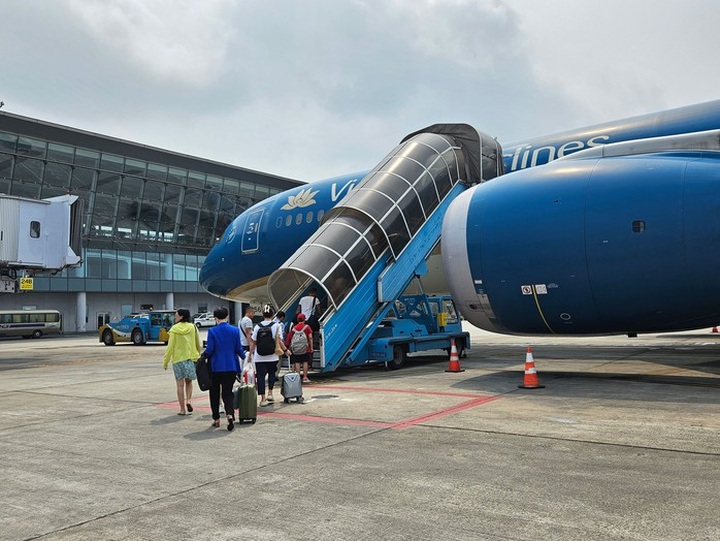 Vietnamese aviation authority excuses airfare hikes - 1