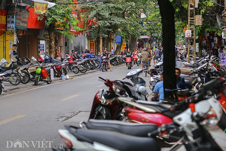 Pavement encroachment more rampant in Hanoi - 2
