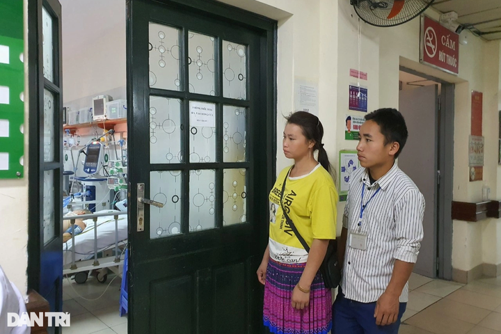 Yen Bai couple call for help to save small child - 2