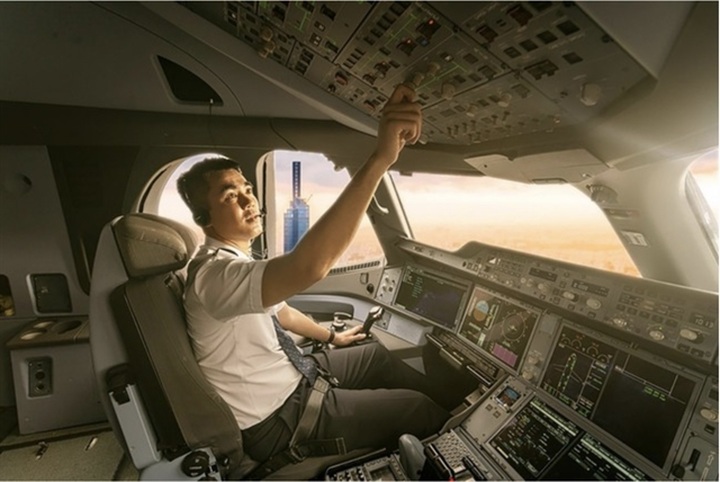 Vietnam Airlines to increase salaries to keep Vietnamese pilots - 1