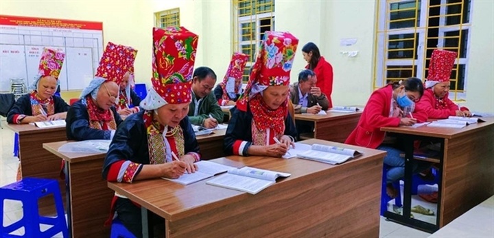 Vietnam marks significant strides in illiteracy eradication - 1