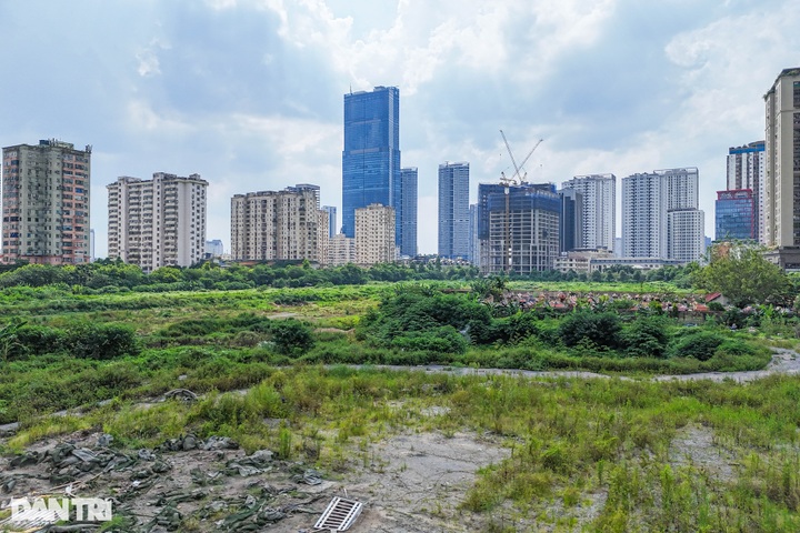 VND1.6-trillion park in Hanoi left for over a decade - 2 VND1.6-trillion park in Hanoi left for over a decade - 2