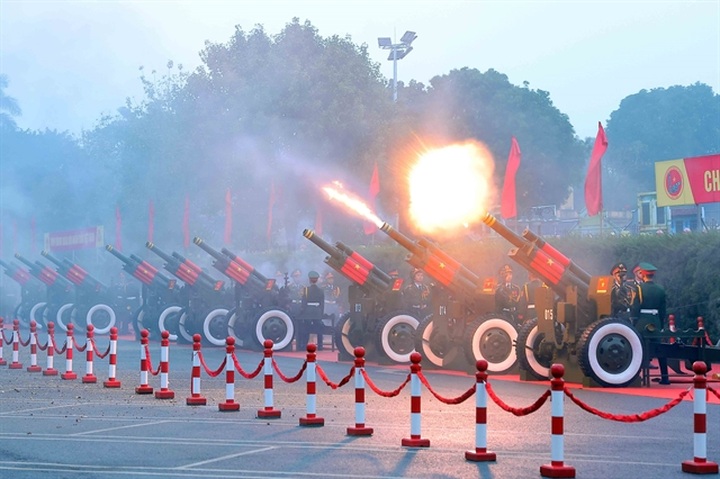 Vietnamese President hosts welcome ceremony for Philippine President - 2