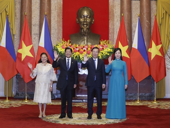 Vietnamese President hosts welcome ceremony for Philippine President - 3