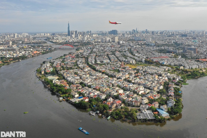 Access to Saigon River seriously restricted in HCM City centre - 1