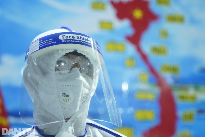 Thousands queue for Covid-19 tests in HCM City - 4