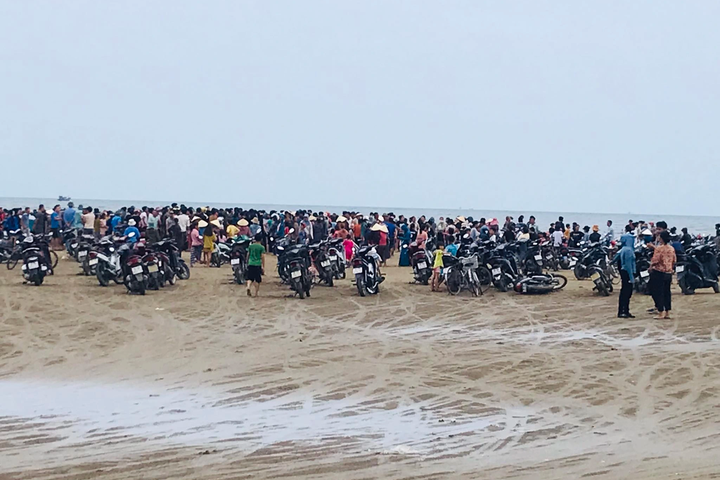 Three children drown in Thanh Hoa beach - 1