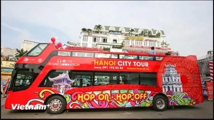 Hanoi to launch double-decker bus tour to Bat Trang pottery village - 1 Hanoi to launch double-decker bus tour to Bat Trang pottery village - 1