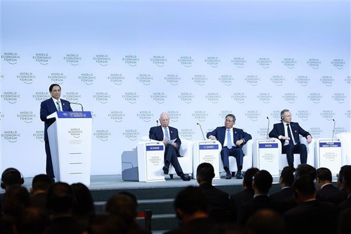 PM Chính attends the Informal Gathering of World Economic Leaders - 1