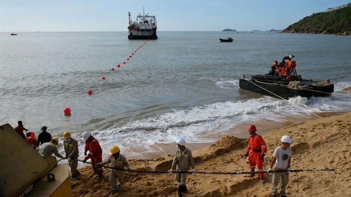 Vietnam expects to have 15 undersea cable routes by 2030 - 1