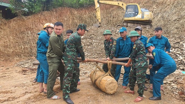 340-kilo wartime bomb disposed in Nghe An - 1 340-kilo wartime bomb disposed in Nghe An - 1