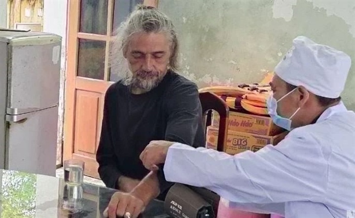 Russian man found drifting on tidal flat in northern Vietnam - 1