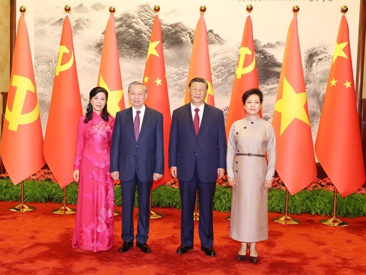 Vietnamese, Chinese leaders discuss major directions to further strengthen trust, cooperation, maintain stability at sea - 1 Vietnamese, Chinese leaders discuss major directions to further strengthen trust, cooperation, maintain stability at sea - 1