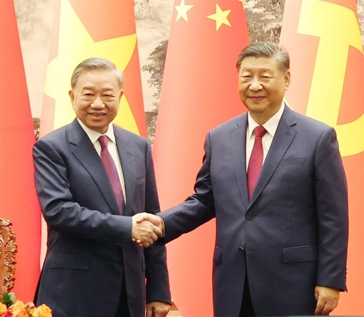 Vietnamese, Chinese leaders discuss major directions to further strengthen trust, cooperation, maintain stability at sea - 3 Vietnamese, Chinese leaders discuss major directions to further strengthen trust, cooperation, maintain stability at sea - 3