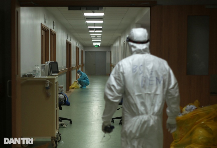 Doctors battle to save the most serious Covid-19 patients in HCM City - 5 Doctors battle to save the most serious Covid-19 patients in HCM City - 5