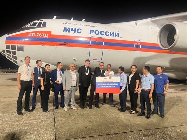 Russian humanitarian aid arrives in Vietnam - 1 Russian humanitarian aid arrives in Vietnam - 1