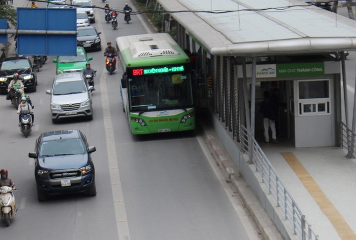 Hanoi Public Transport Association proposes bus-only lanes - 1