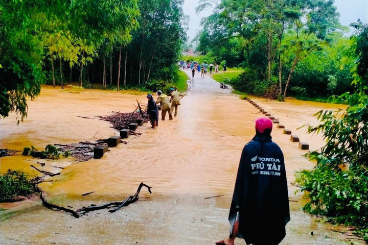Ha Tinh schools close due to flooding - 2 Ha Tinh schools close due to flooding - 2