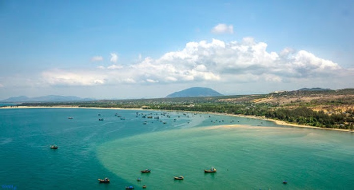 Binh Thuan gives 11 project licences worth $990 million - 1