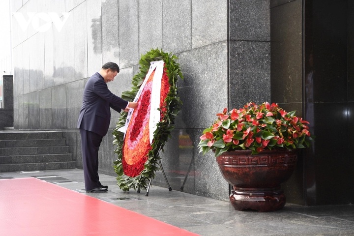 Chinese President Xi Jinping pays tribute to President Ho Chi Minh - 3