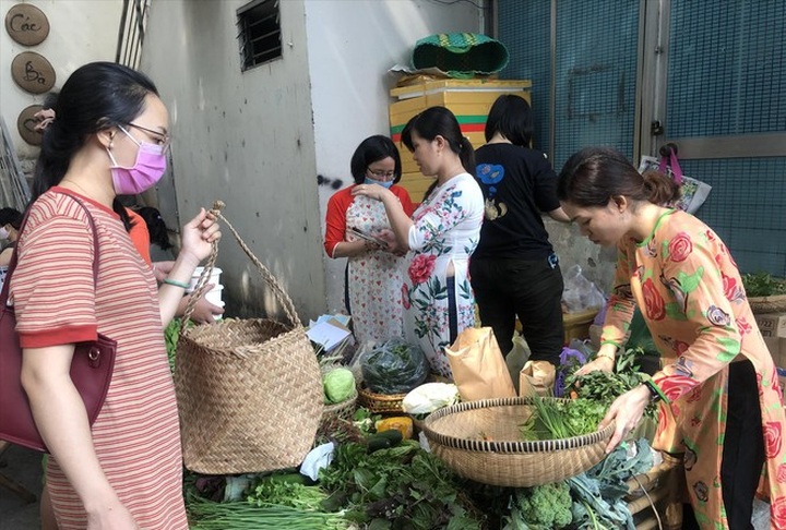 Market sells countryside specialities in HCM City centre - 1