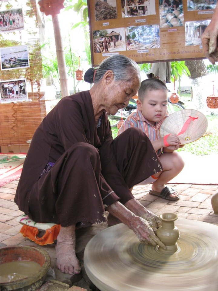 Hoi An pottery village recoganised as national heritage - 2