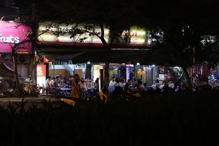 Many restaurants in Hanoi still open despite ban due to Covid-19 spread - 5