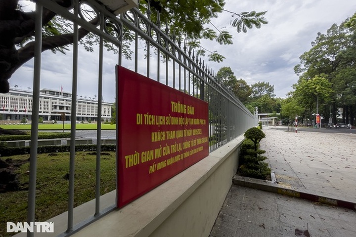 Many tourist sites in HCM City suspended due to Covid-19 - 3