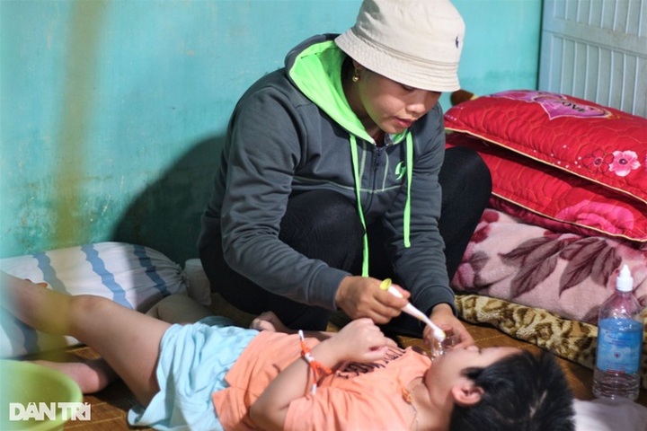 Poor woman in Quang Nam calls for help - 2 Poor woman in Quang Nam calls for help - 2