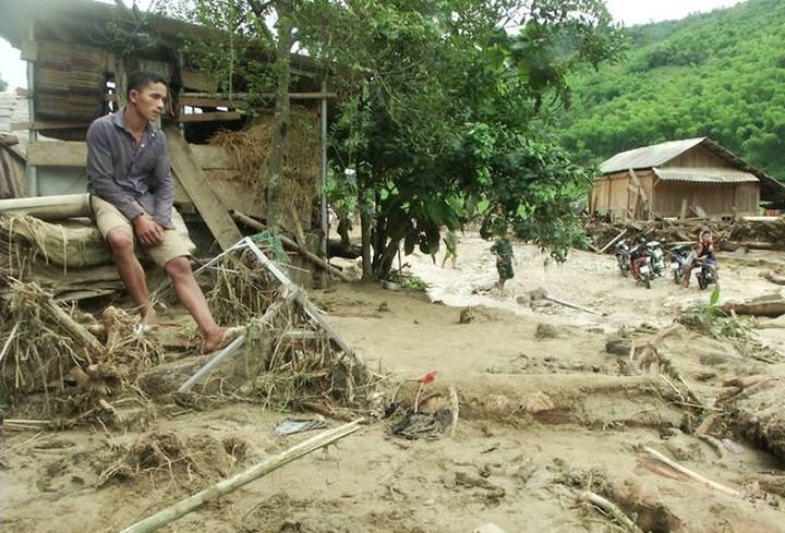 Man loses six family members in Thanh Hoa flood - 1 Man loses six family members in Thanh Hoa flood - 1