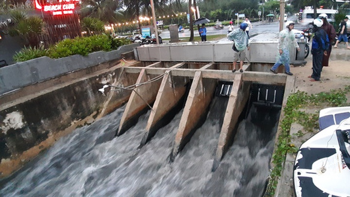 Coastal cities struggle to save beaches from wastewater pollution - 1 Coastal cities struggle to save beaches from wastewater pollution - 1