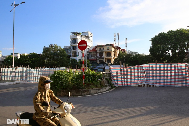Roadblocks added for Covid-19 prevention in Hanoi - 2