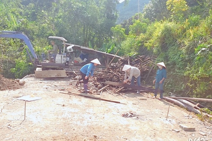 Dantri readers subsidise new house for poor Bac Kan family - 1