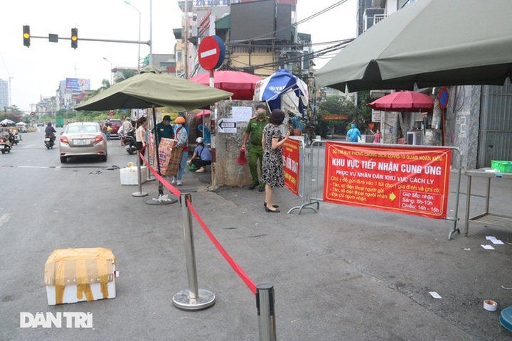 Electric tourist cars support locked-down Hanoi area - 1 Electric tourist cars support locked-down Hanoi area - 1