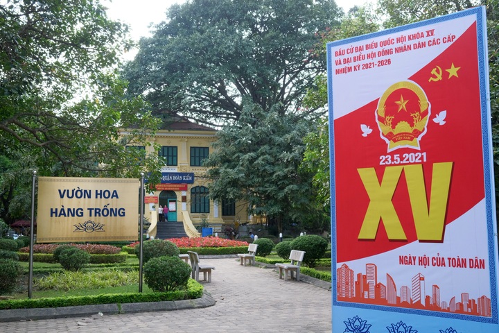 Hanoi’s streets decorated ahead of election day - 5
