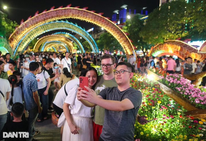 HCM City Tet Flower Street opens - 7 HCM City Tet Flower Street opens - 7